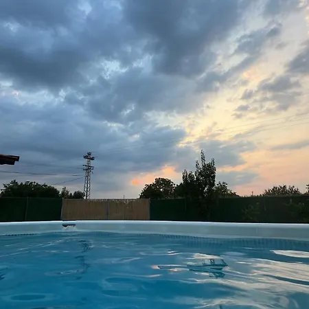 Kuca Sa Bazenom Oazis Holiday home *